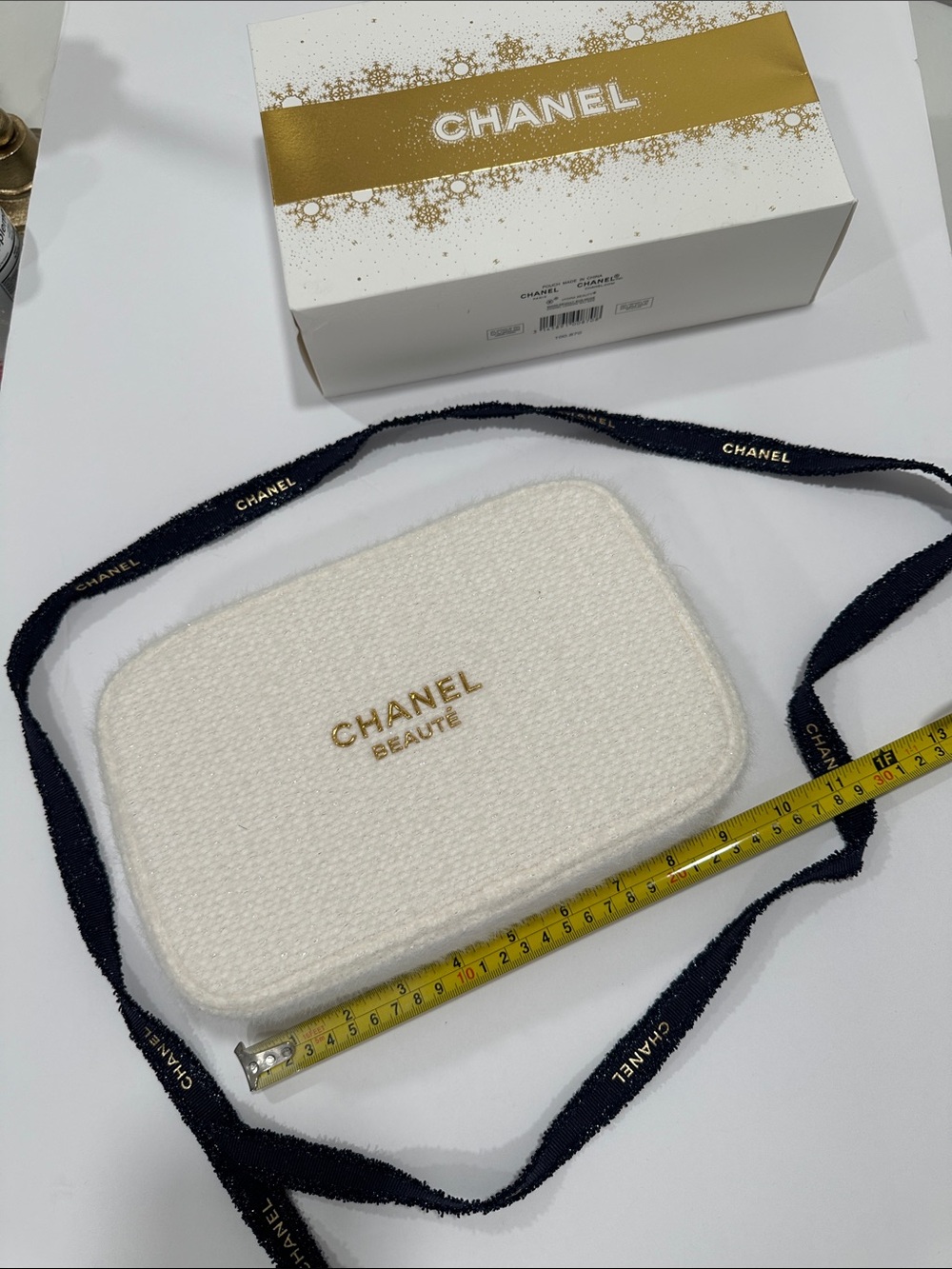 CHANEL White Tweed Beauté Crossbody Pouch with Navy Strap
